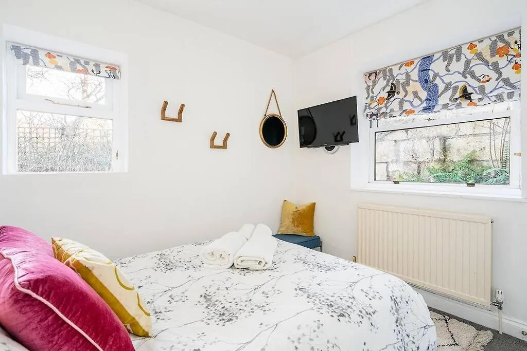 Holiday home Brand New Lsiting!Wonderful One Bedroom Apartment Bath United Kingdom